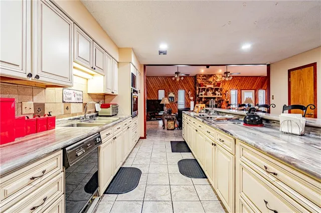 $479,000 | 21 Elmwood Court, Destrehan, LA 70047