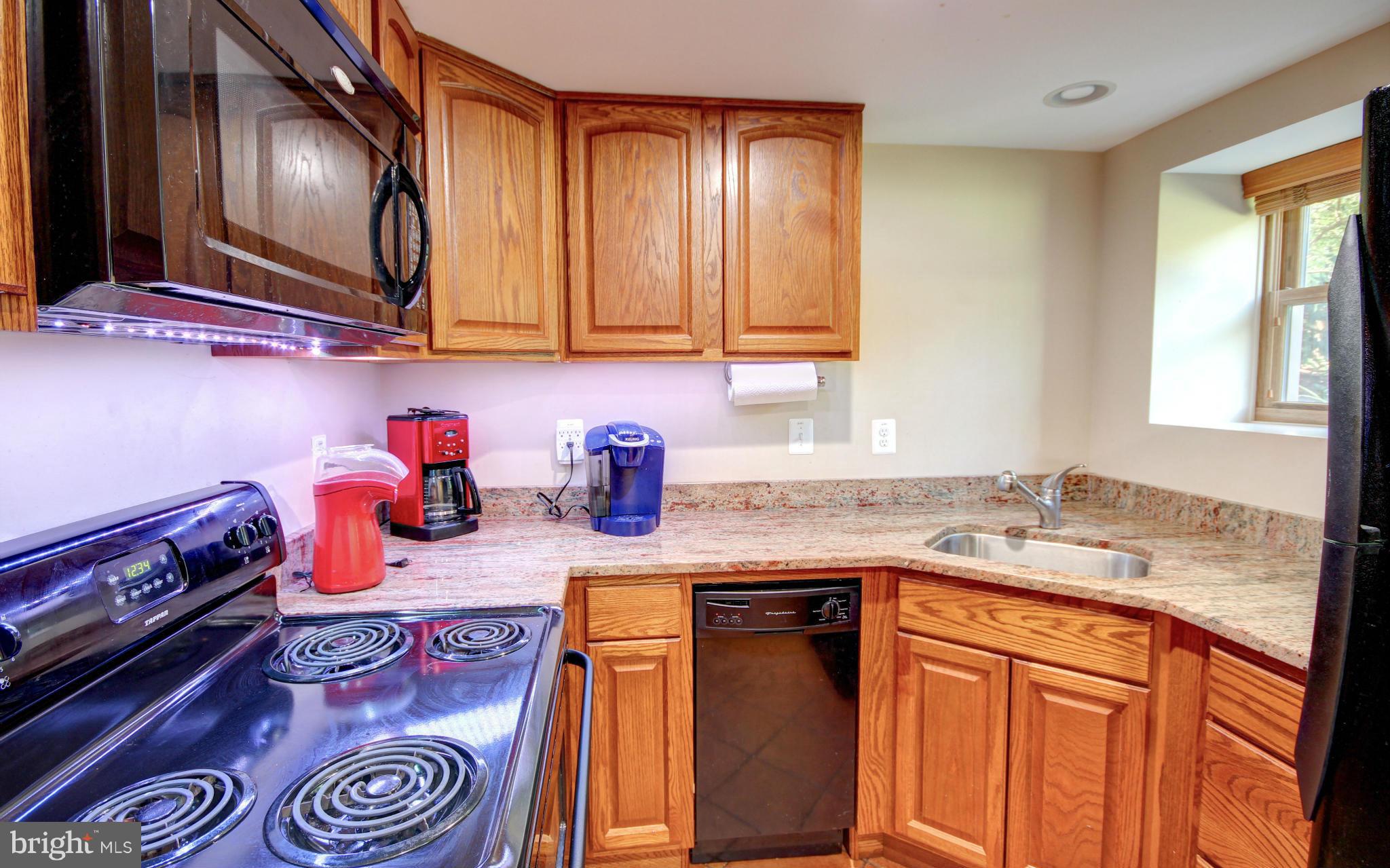 5340 Wendy Road Sykesville, MD 21784 - Photo 18 of 30 Full kitchen, granite, dishwasher, fritge