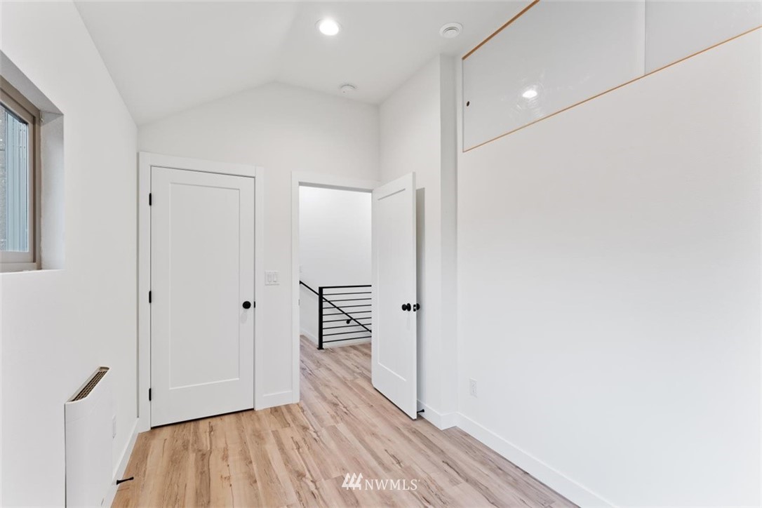 9443 5th Avenue Southwest, Unit B Seattle, WA 98106 - Photo 23 of 27