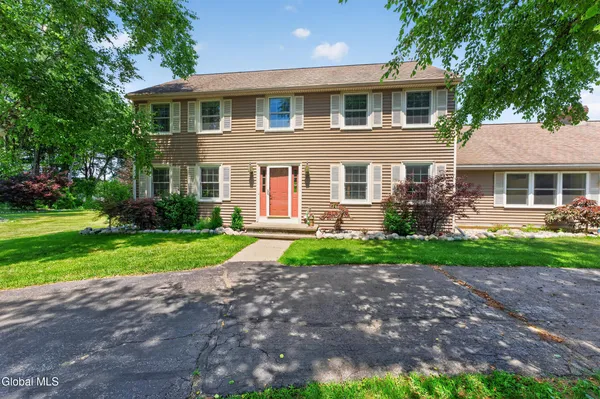 $775,000 | 88 Oak Valley Way, Queensbury, NY 12804