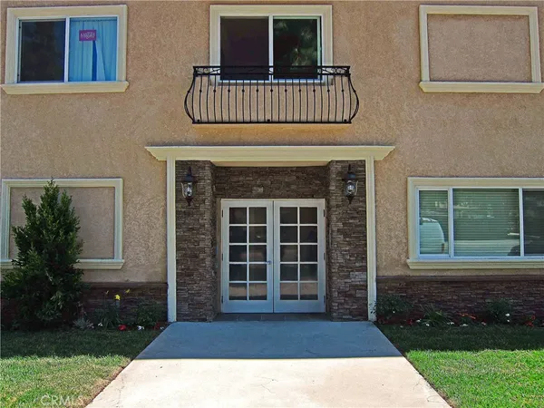 $2,495 | 17330 Chatsworth Street, Granada Hills, CA 91344