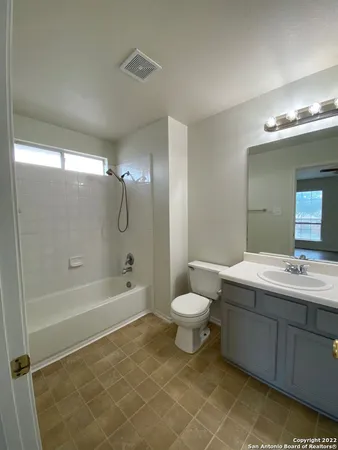 $1,950 | 373 Starling Creek, New Braunfels, TX 78130