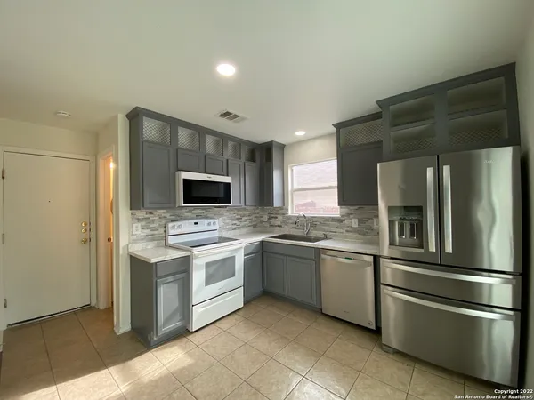 $1,950 | 373 Starling Creek, New Braunfels, TX 78130
