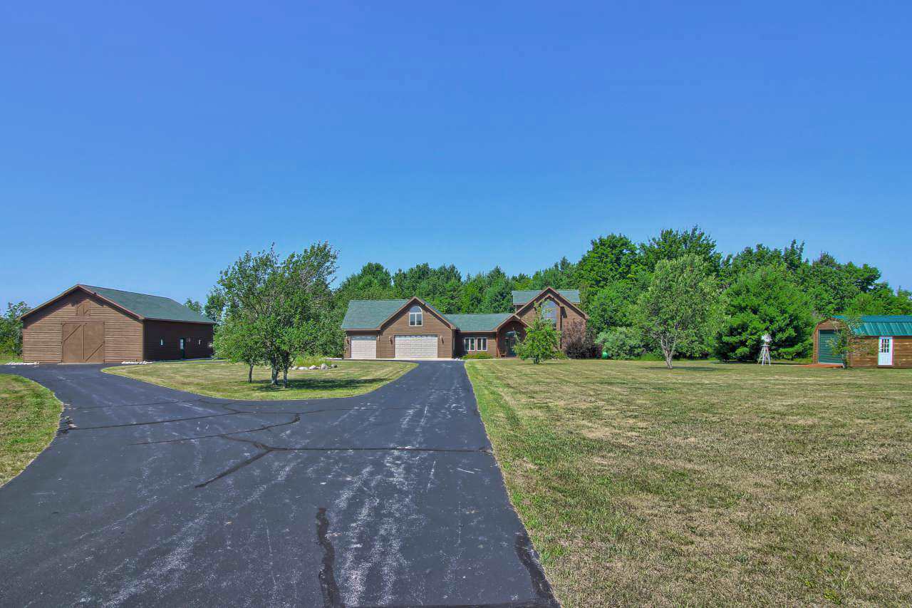 19743 Center Road Traverse City, MI 49686 - Photo 6 of 76 1846677-5.JPG