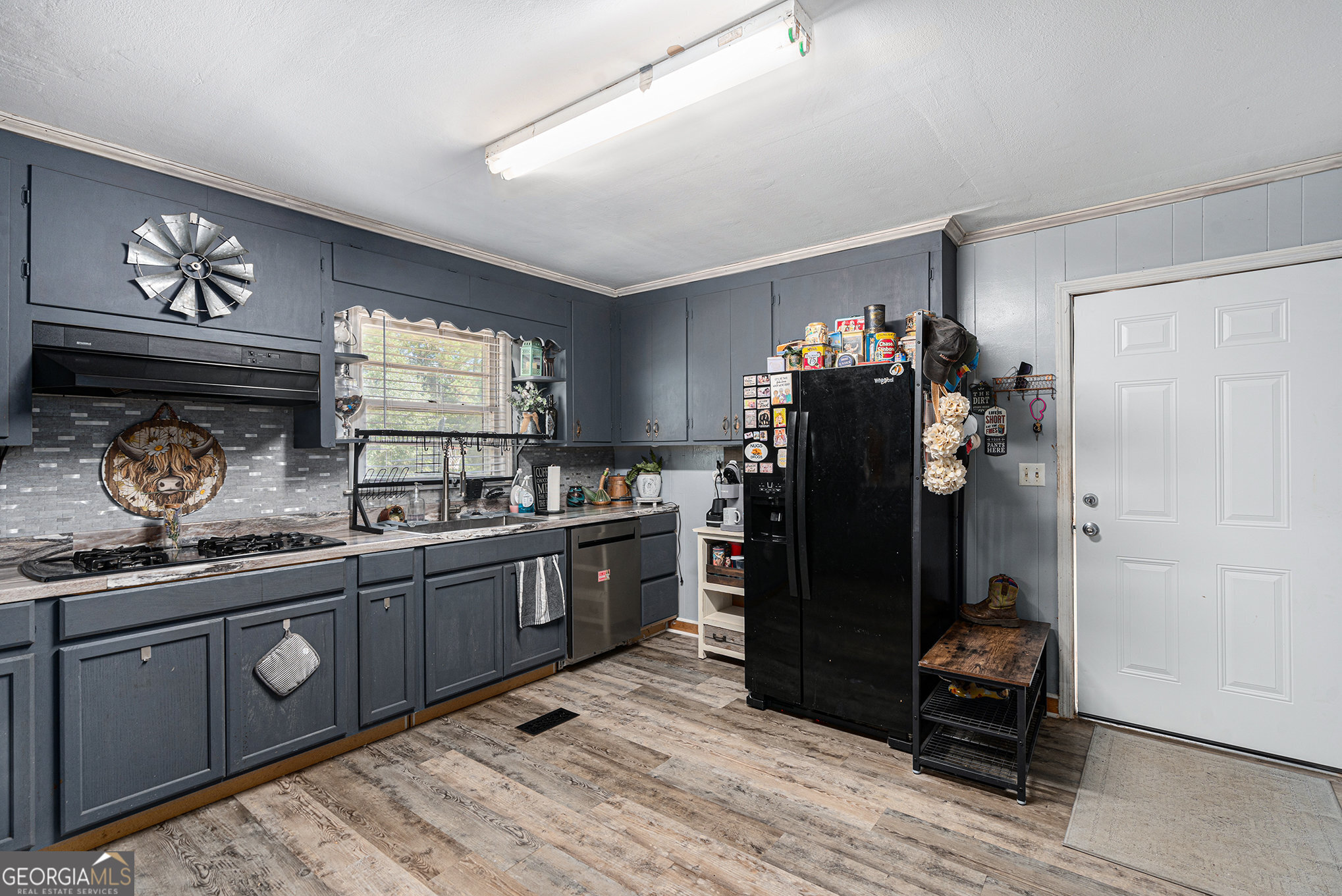 292 Musella Road Musella, GA 31066 - Photo 16 of 29 a kitchen with a refrigerator and a stove