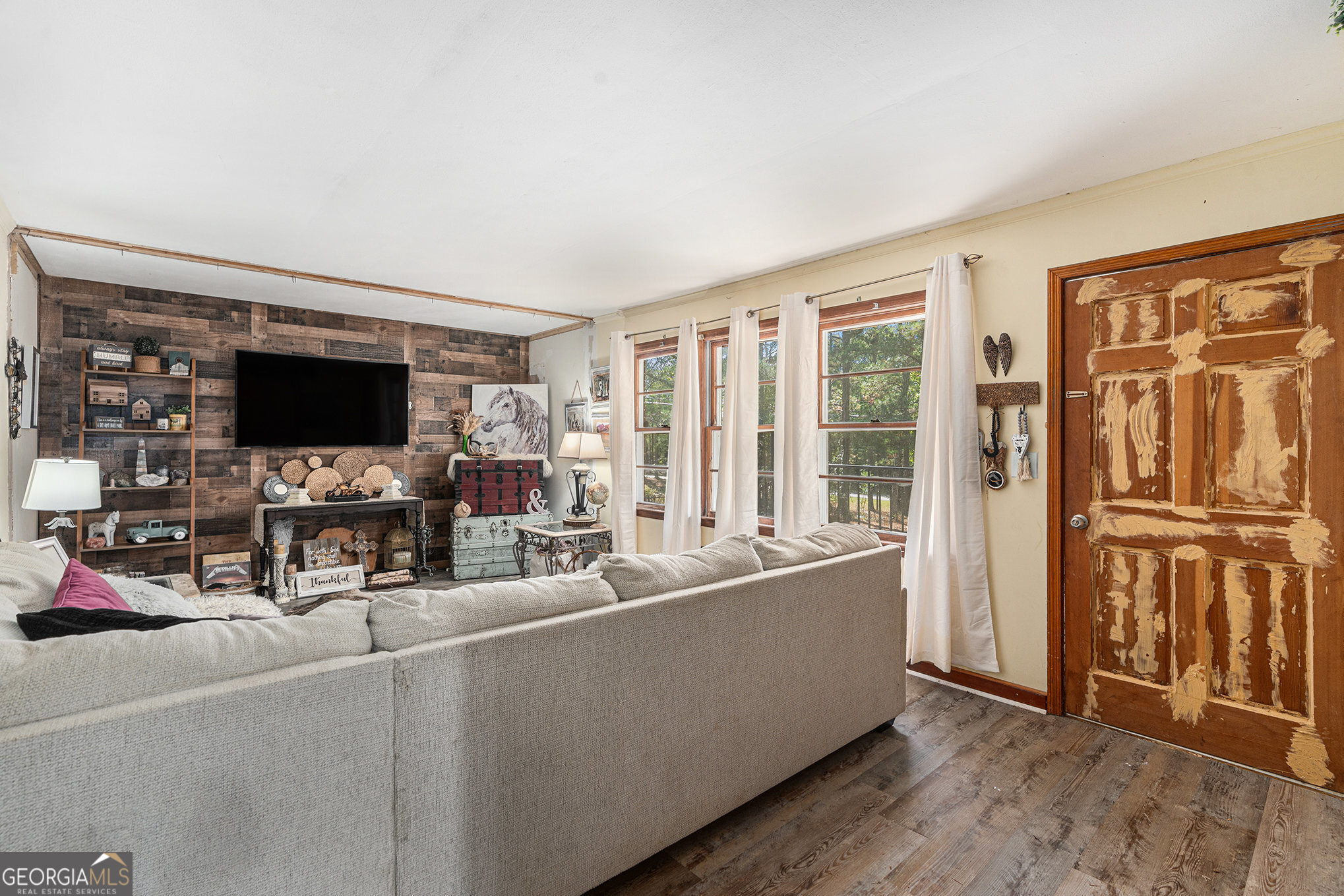 292 Musella Road Musella, GA 31066 - Photo 7 of 29 a living room with furniture and a flat screen tv