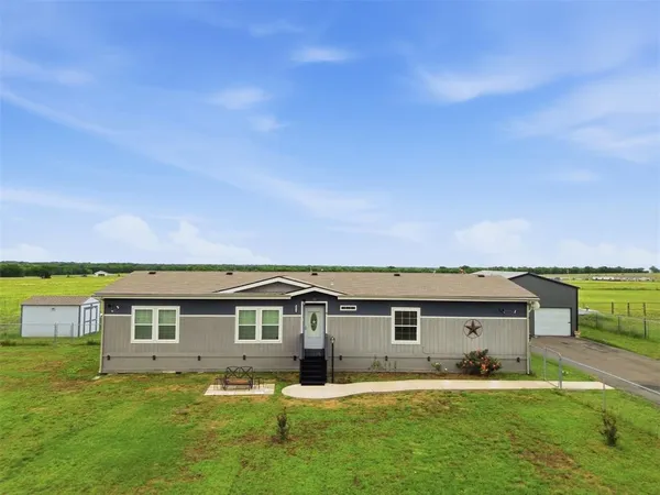 $399,900 | 9013 County Road 1143, Celeste, TX 75423