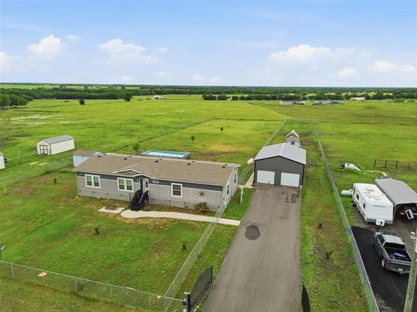 $399,900 | 9013 County Road 1143, Celeste, TX 75423