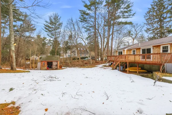 a view of a snow with a yard