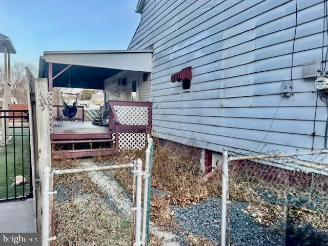 a view of a patio of the house