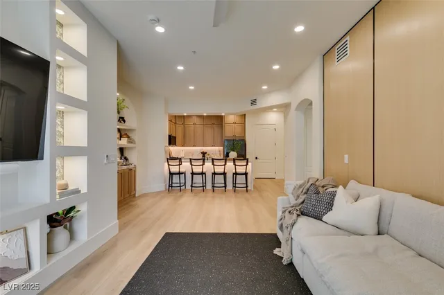 $2,800 | 32 East Serene Avenue, Unit 207, Las Vegas, NV 89123