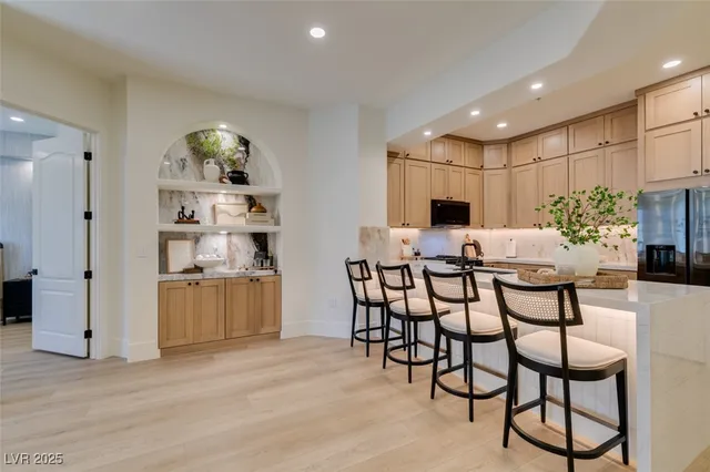 $2,800 | 32 East Serene Avenue, Unit 207, Las Vegas, NV 89123