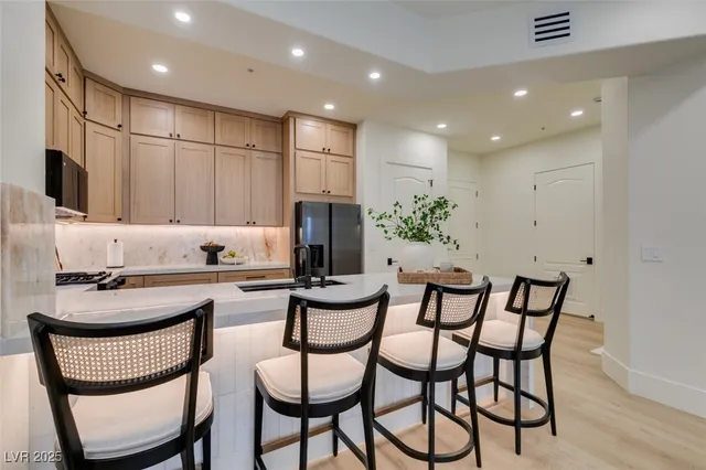 $2,800 | 32 East Serene Avenue, Unit 207, Las Vegas, NV 89123