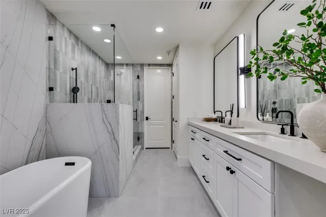 $2,800 | 32 East Serene Avenue, Unit 207, Las Vegas, NV 89123