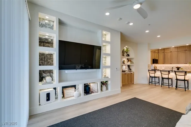 $2,800 | 32 East Serene Avenue, Unit 207, Las Vegas, NV 89123