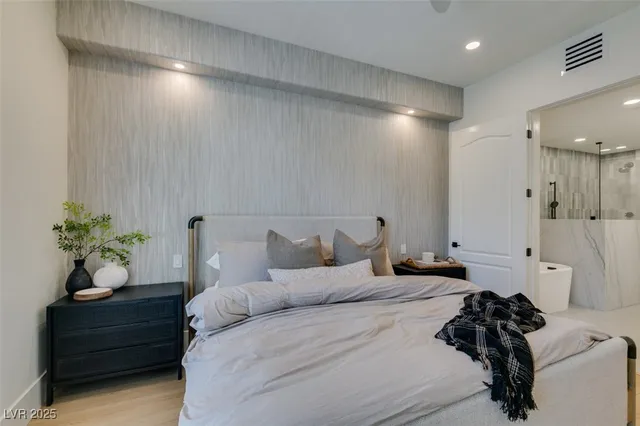 $2,800 | 32 East Serene Avenue, Unit 207, Las Vegas, NV 89123