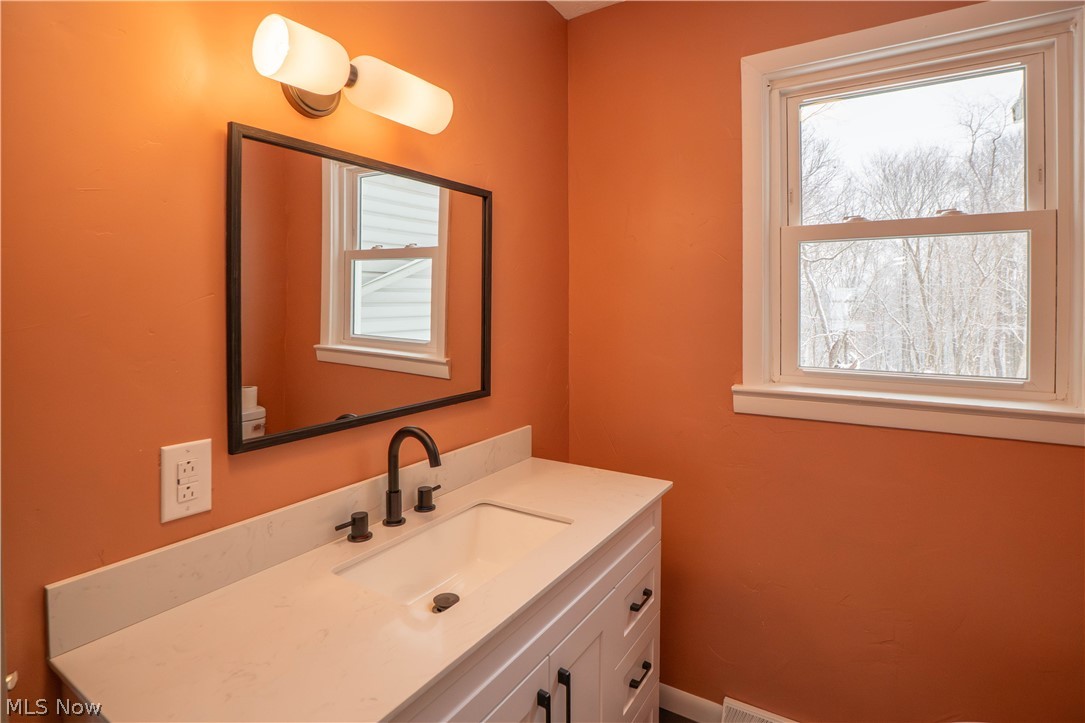 5429 Grove Road Clinton, OH 44216 - Photo 29 of 36 Full Bathroom