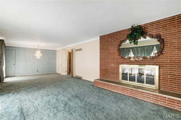 $170,000 | 41 Harneywold Drive, Ferguson, MO 63136