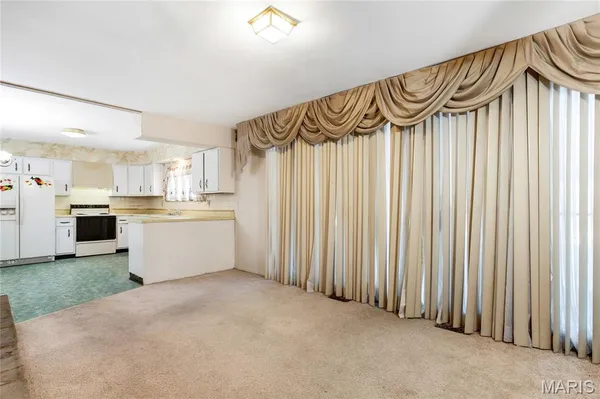 $170,000 | 41 Harneywold Drive, Ferguson, MO 63136