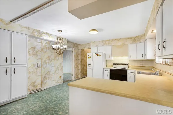 $170,000 | 41 Harneywold Drive, Ferguson, MO 63136