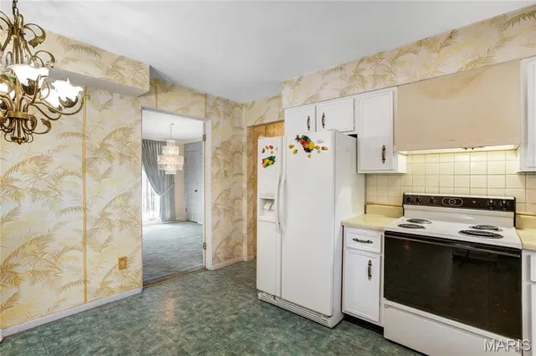 $170,000 | 41 Harneywold Drive, Ferguson, MO 63136