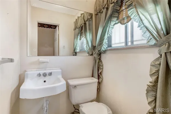 $170,000 | 41 Harneywold Drive, Ferguson, MO 63136