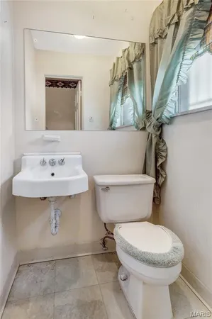 $170,000 | 41 Harneywold Drive, Ferguson, MO 63136