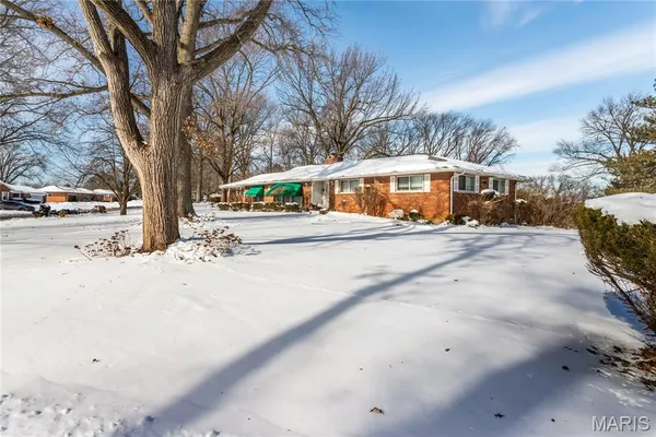 $170,000 | 41 Harneywold Drive, Ferguson, MO 63136