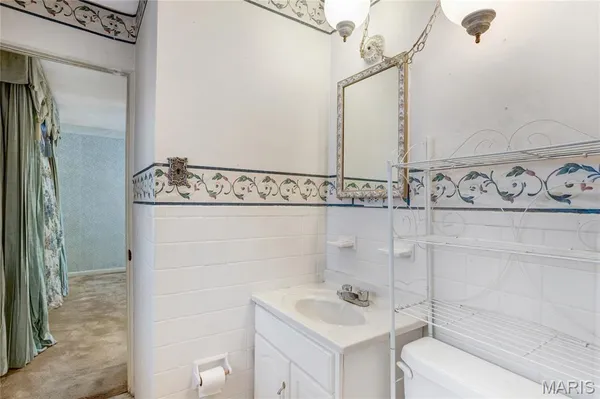 $170,000 | 41 Harneywold Drive, Ferguson, MO 63136