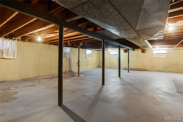 $170,000 | 41 Harneywold Drive, Ferguson, MO 63136