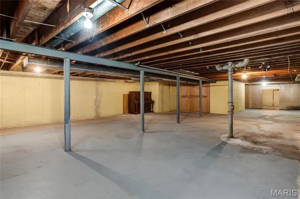 $170,000 | 41 Harneywold Drive, Ferguson, MO 63136