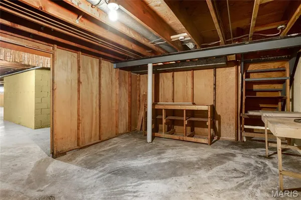 $170,000 | 41 Harneywold Drive, Ferguson, MO 63136