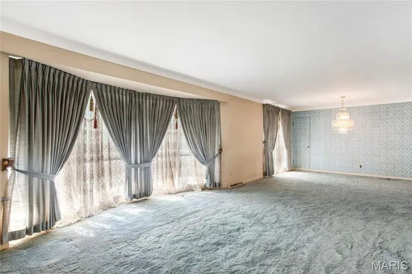 $170,000 | 41 Harneywold Drive, Ferguson, MO 63136