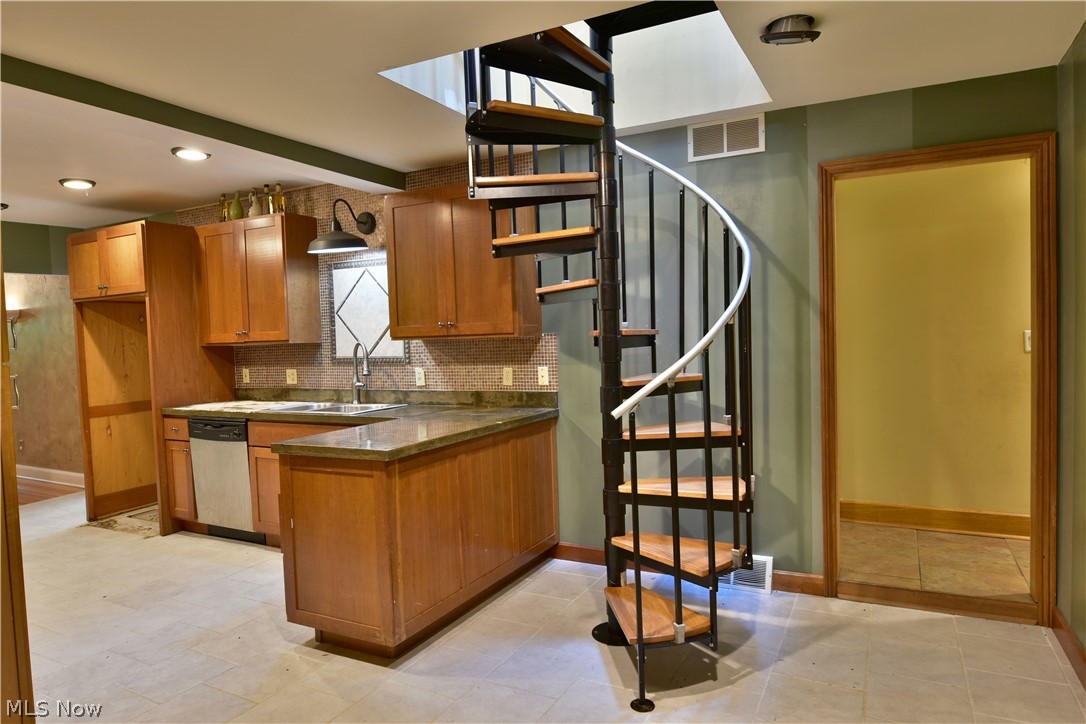8637 Howland Springs Road Southeast Warren, OH 44484 - Photo 12 of 35 Gallery Image 12