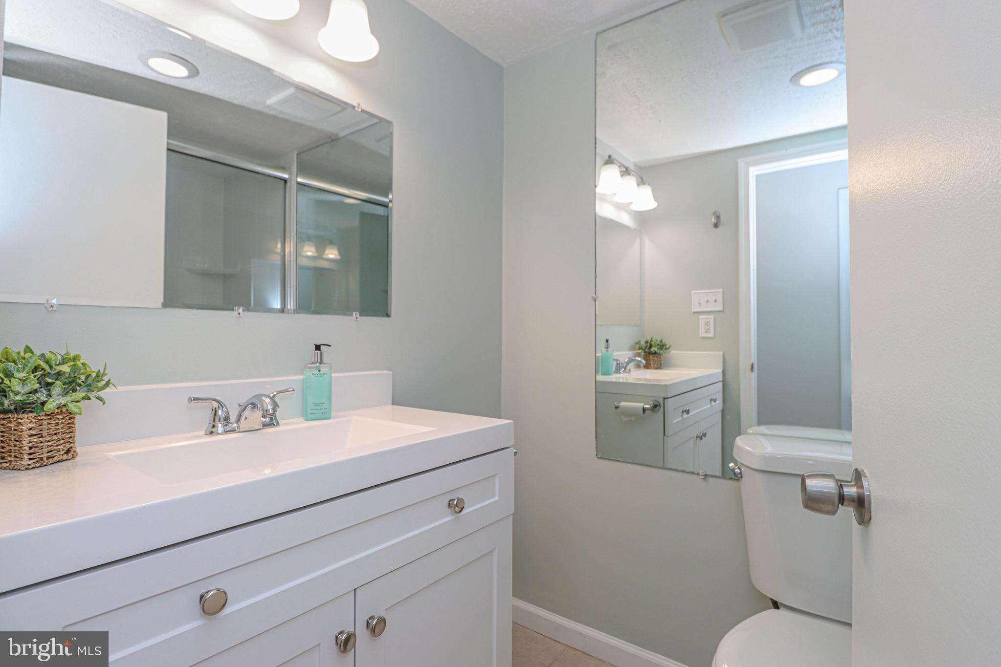 140 Georgetown Road, Unit 10 Annapolis, MD 21403 - Photo 27 of 43 New Primary Bath!
