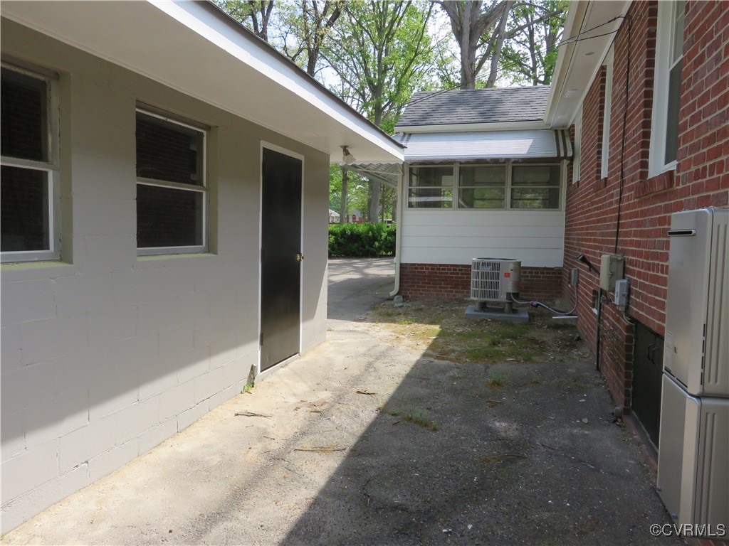 8708 Mapleton Road Henrico, VA 23229 - Photo 25 of 28 a view of a house with backyard and sitting area