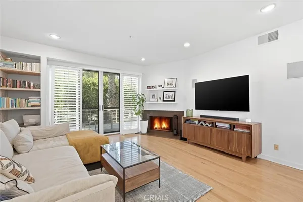 $1,299,000 | 943 14th Street, Unit 101, Santa Monica, CA 90403