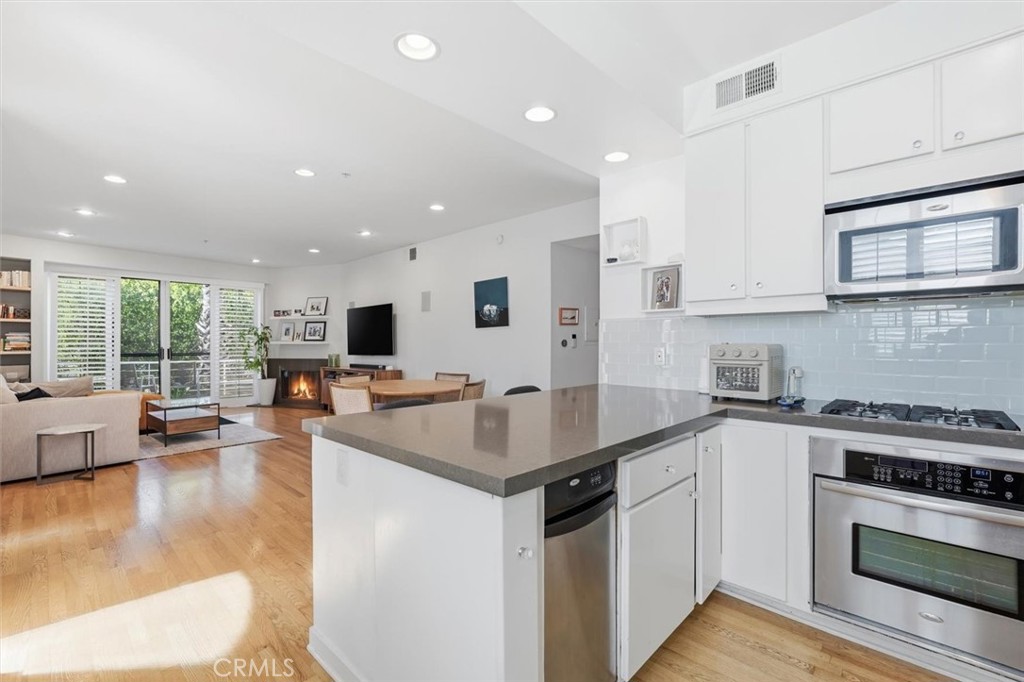 943 14th Street, Unit 101 Santa Monica, CA 90403 - Photo 12 of 23