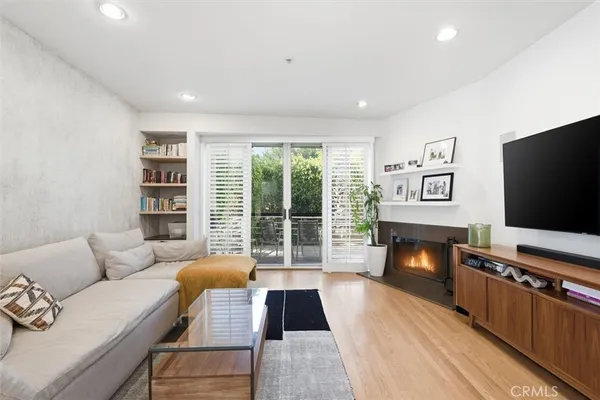 $1,299,000 | 943 14th Street, Unit 101, Santa Monica, CA 90403