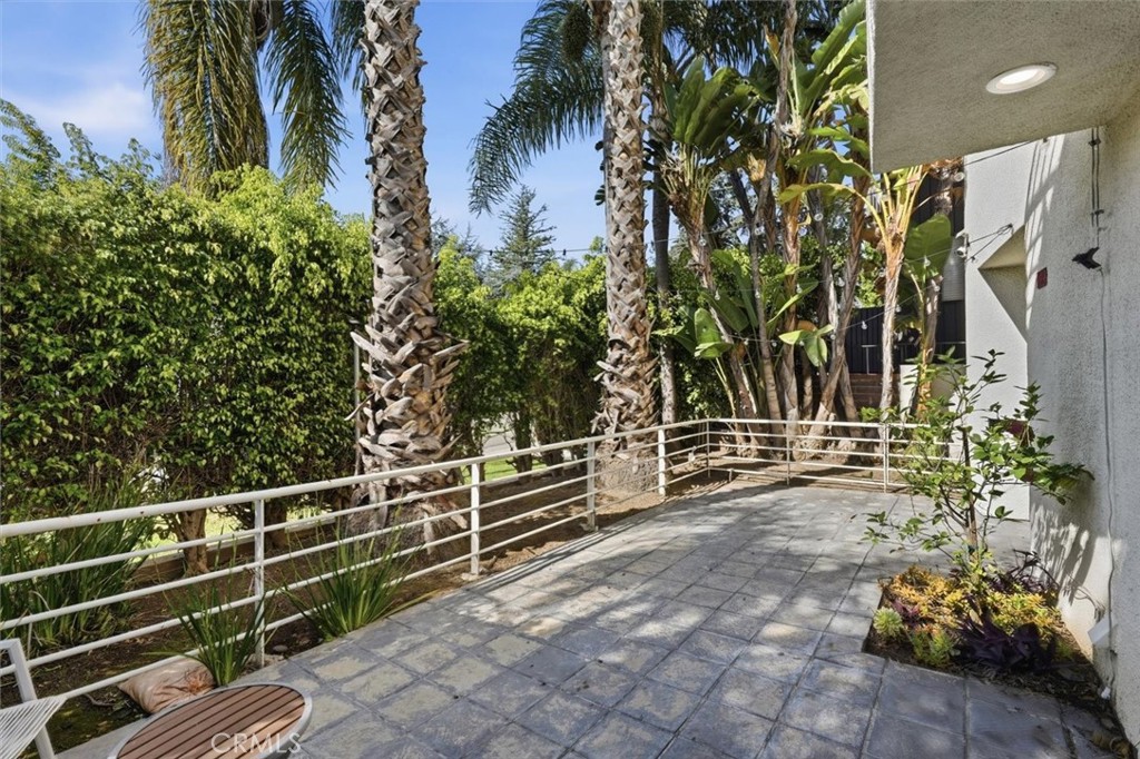 943 14th Street, Unit 101 Santa Monica, CA 90403 - Photo 3 of 23