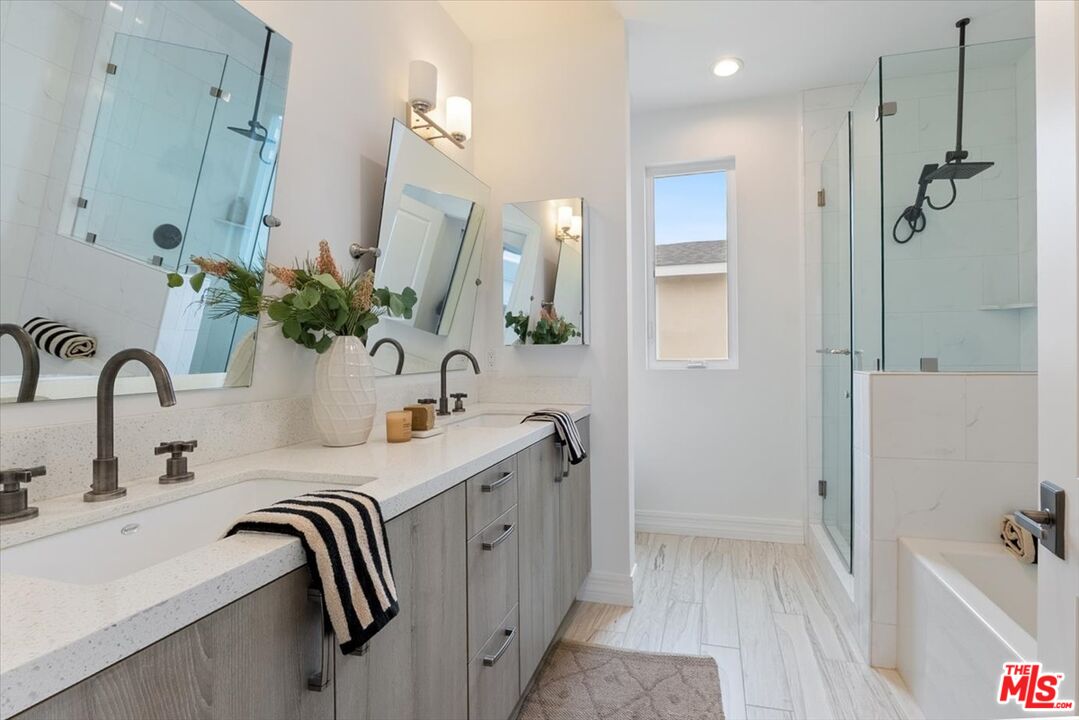 11947 Riverside Drive Valley Village, CA 91607 - Photo 19 of 24