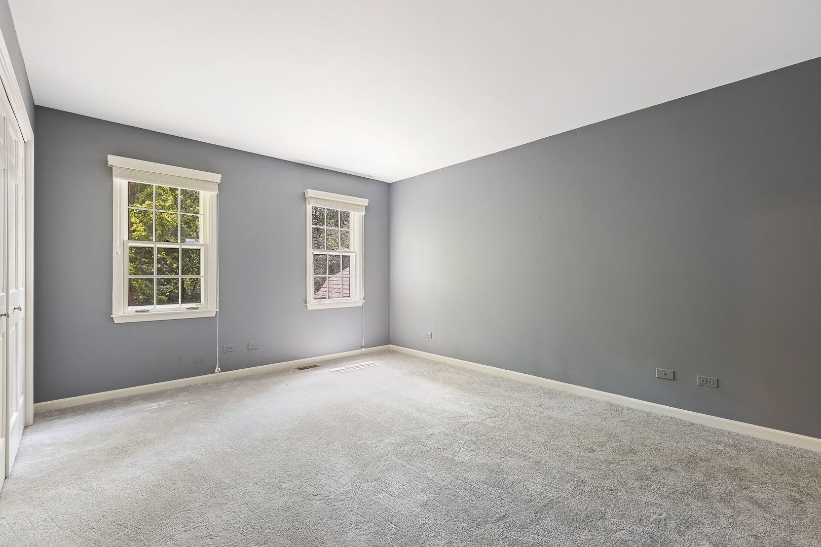 1540 West Wiesbrook Road Wheaton, IL 60189 - Photo 29 of 36 an empty room with windows