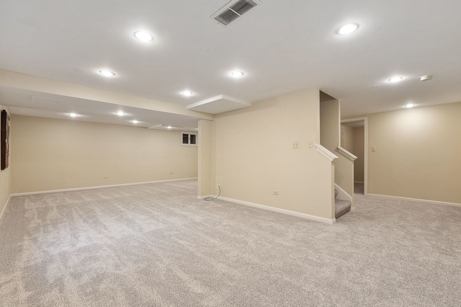 1540 West Wiesbrook Road Wheaton, IL 60189 - Photo 31 of 36 an empty room with windows and pillars in it