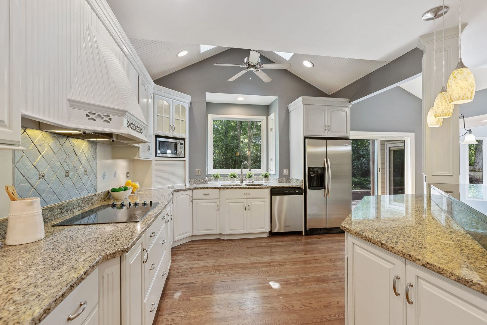 1540 West Wiesbrook Road Wheaton, IL 60189 - Photo 10 of 36 a kitchen with granite countertop a sink stove and refrigerator