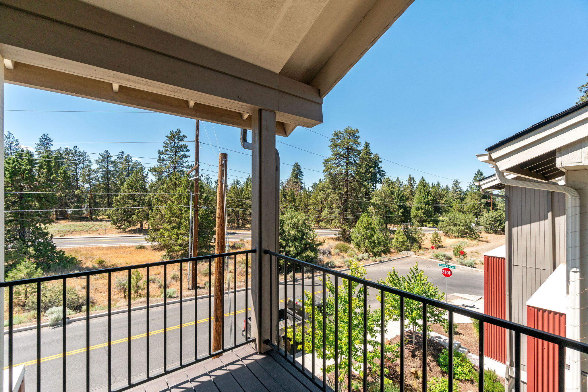 61578 Southwest Blakely Road Bend, OR 97702 - Photo 26 of 31 Primary patio