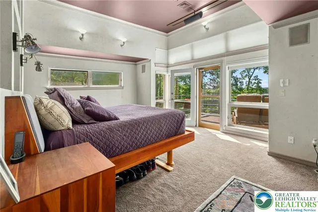 $2,500,000 | 310 Hunters Farm Road, Henryville, PA 18332