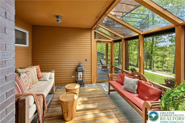 $2,500,000 | 310 Hunters Farm Road, Henryville, PA 18332