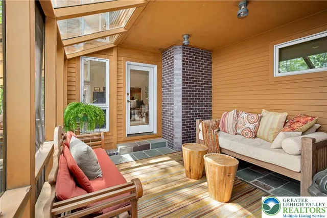 $2,500,000 | 310 Hunters Farm Road, Henryville, PA 18332