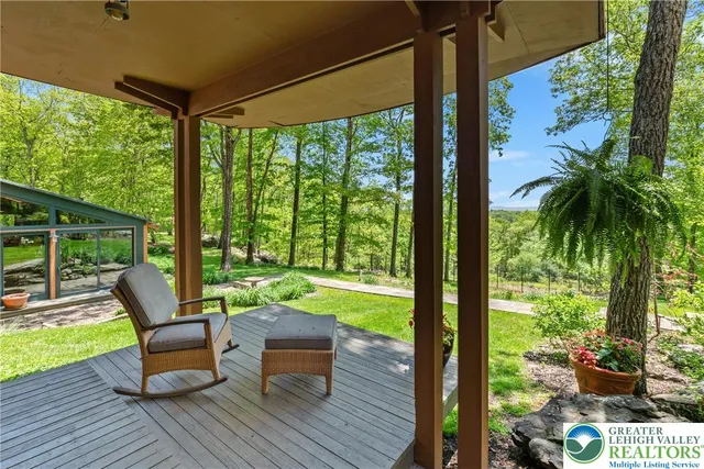 $2,500,000 | 310 Hunters Farm Road, Henryville, PA 18332