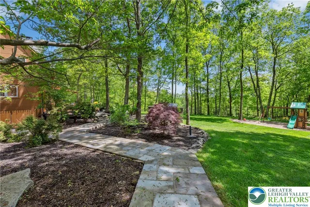 $2,500,000 | 310 Hunters Farm Road, Henryville, PA 18332